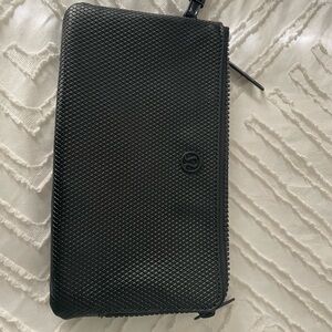 Lululemon NWOT wallet wristlet
